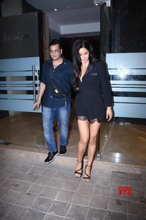 Katrina Kaif feet photo thumbnail