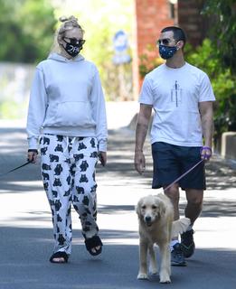 Sophie Turner feet photo thumbnail