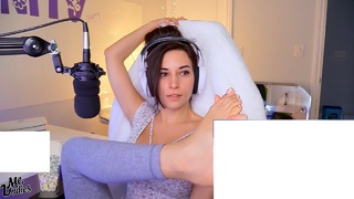 Natalia Mogollon feet photo thumbnail