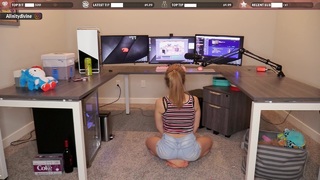 Natalia Mogollon feet photo thumbnail