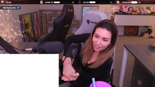 Natalia Mogollon feet photo thumbnail