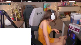Natalia Mogollon feet photo thumbnail