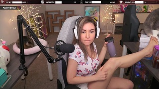 Natalia Mogollon feet photo thumbnail
