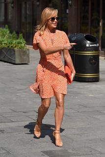 Amanda Holden feet photo thumbnail