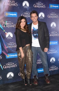 Maite Perroni feet photo thumbnail