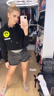 Chiara Ferragni feet photo thumbnail