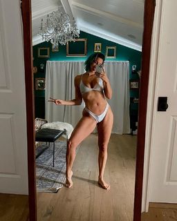 Gabbie Hanna feet photo thumbnail