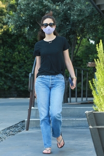 Emmy Rossum feet photo thumbnail