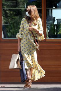 Cindy Crawford feet photo thumbnail