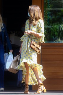 Cindy Crawford feet photo thumbnail