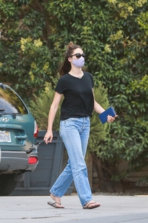 Emmy Rossum feet photo thumbnail