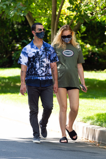 Sophie Turner feet photo thumbnail