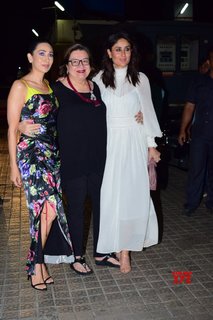 Karisma Kapoor feet photo thumbnail