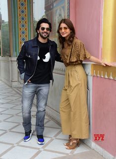Anushka Sharma feet photo thumbnail