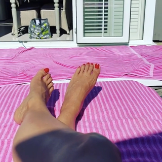 Andrea McLean feet photo thumbnail