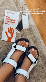 Athina Oikonomakou feet photo thumbnail