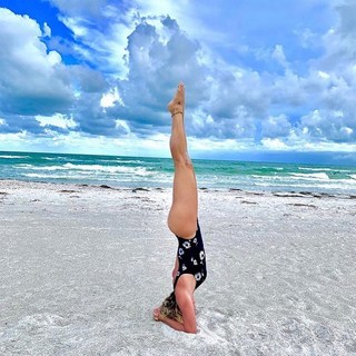Flávia Alessandra feet photo thumbnail