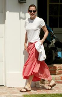 Jennifer Garner feet photo thumbnail