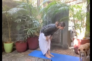 Raveena Tandon feet photo thumbnail