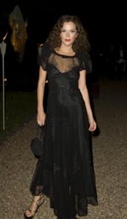 Anna Friel feet photo thumbnail