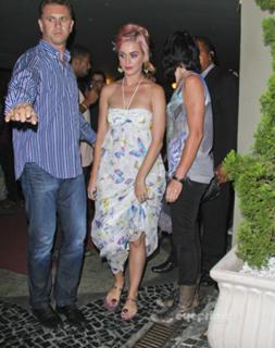 Katy Perry feet photo thumbnail