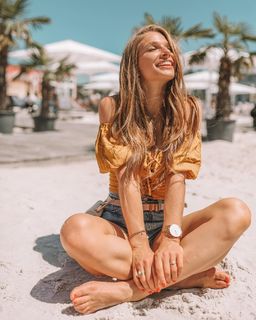 Lola Weippert feet photo thumbnail