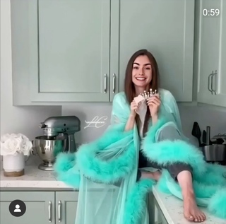 Lily Collins feet photo thumbnail