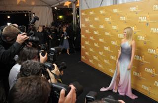 Gwyneth Paltrow feet photo thumbnail