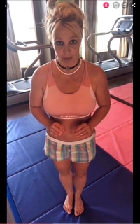 Britney Spears feet photo thumbnail