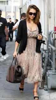 Jessica Alba feet photo thumbnail