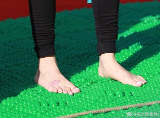 Angelababy feet photo thumbnail