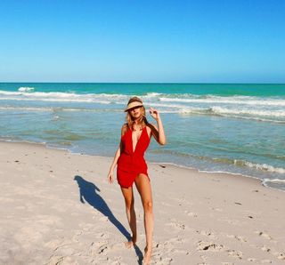 Kimberley Garner feet photo thumbnail