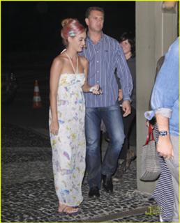 Katy Perry feet photo thumbnail