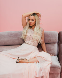 Dove Cameron feet photo thumbnail