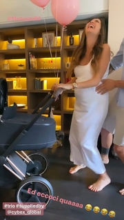 Giorgia Palmas feet photo thumbnail
