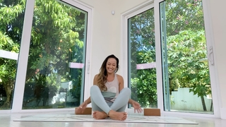 Kino MacGregor feet photo thumbnail