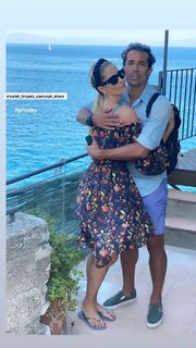 Elena Santarelli feet photo thumbnail