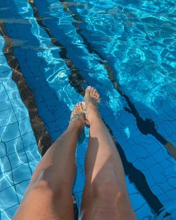 Cláudia Citroni feet photo thumbnail