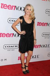 Emily Osment feet photo thumbnail