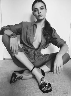 Xenia Tchoumitcheva feet photo thumbnail
