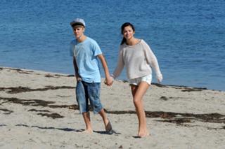 Selena Gomez feet photo thumbnail