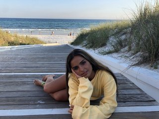 Addison Rae feet photo thumbnail