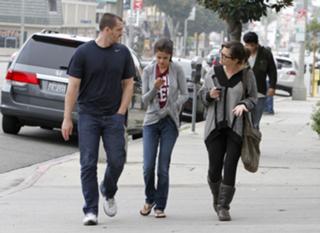 Selena Gomez feet photo thumbnail