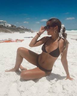 Addison Rae feet photo thumbnail