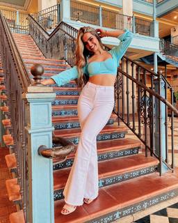 Addison Rae feet photo thumbnail