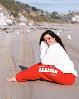 Addison Rae feet photo thumbnail