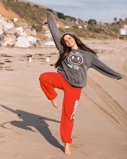 Addison Rae feet photo thumbnail