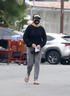 Tiffani Thiessen feet photo thumbnail