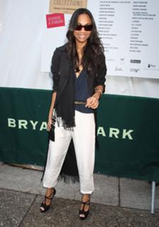 Zoe Saldana feet photo thumbnail