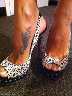 Brooke Burke feet photo thumbnail
